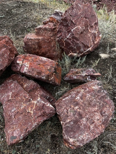 Ландшафтные глыбы красно-фиолетовые 200-1000 килограмм купить в Карталах
