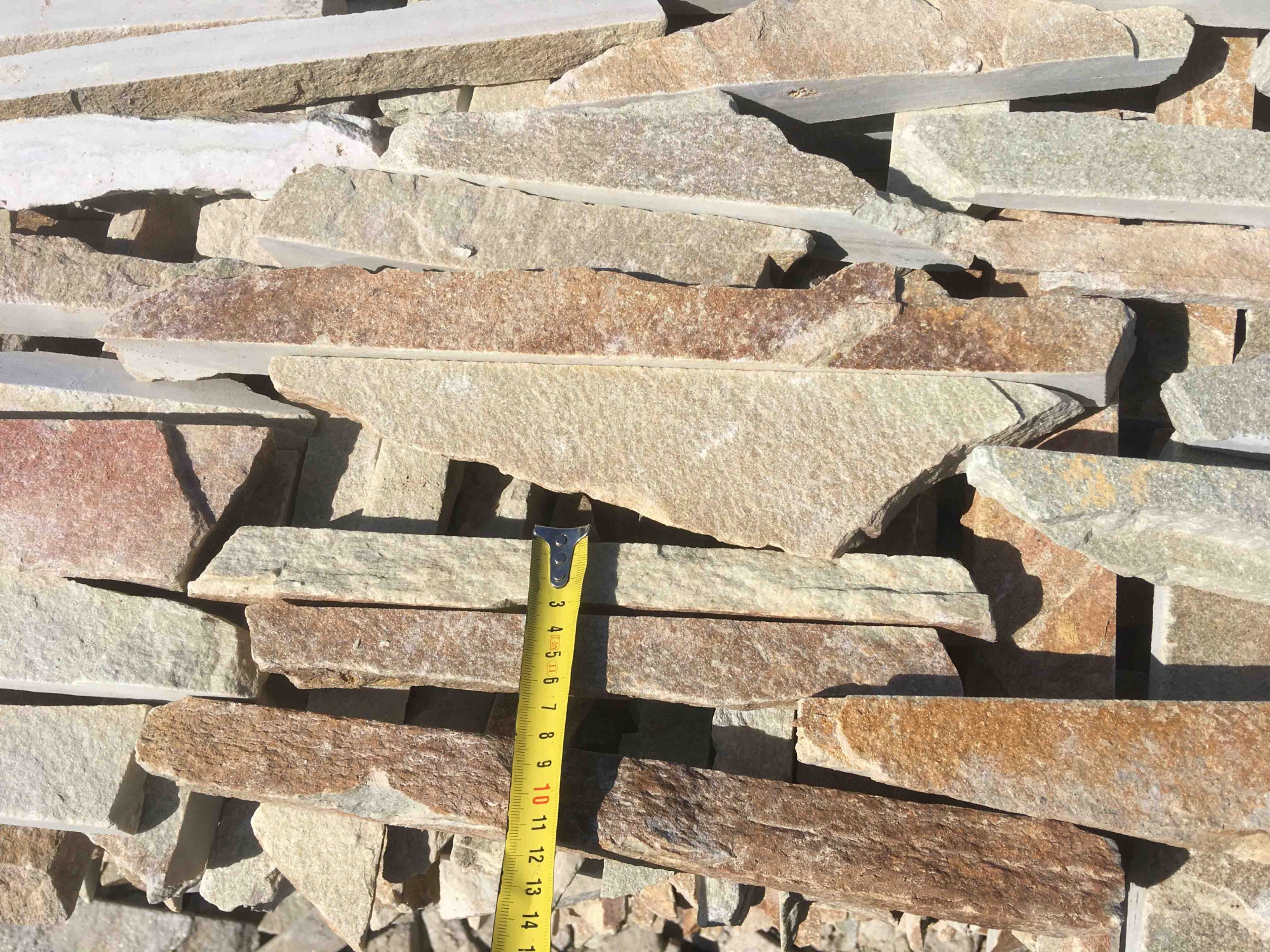 Горбушка златолит золотистый для облицовки купить в Карталах