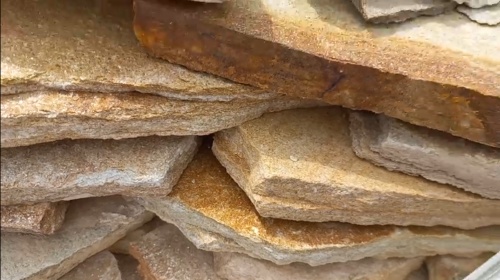 Плитняк златолит жёлтый золотистый для отмостки купить в Карталах