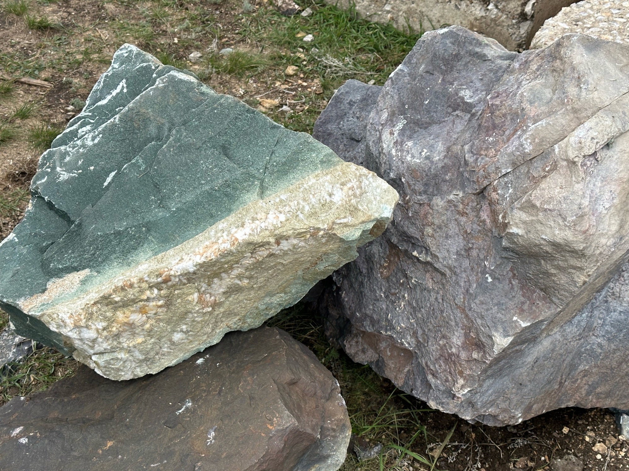 Камни для ландшафтного дизайна зелёные 10-60 килограмм купить в Карталах