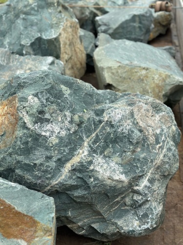 Камни для ландшафтного дизайна зелёные 10-60 килограмм купить в Карталах