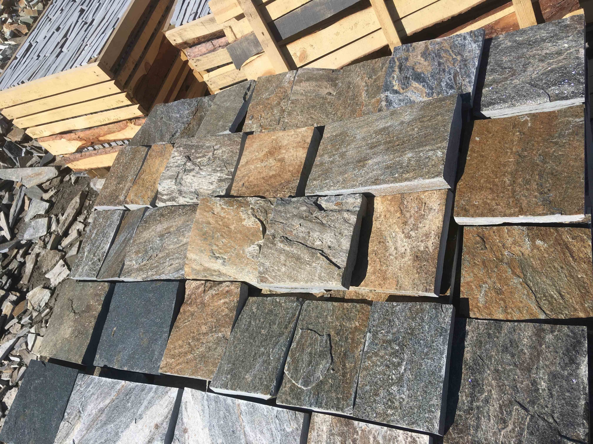 Плитка пилёная златолит Уральский для фасада купить в Карталах