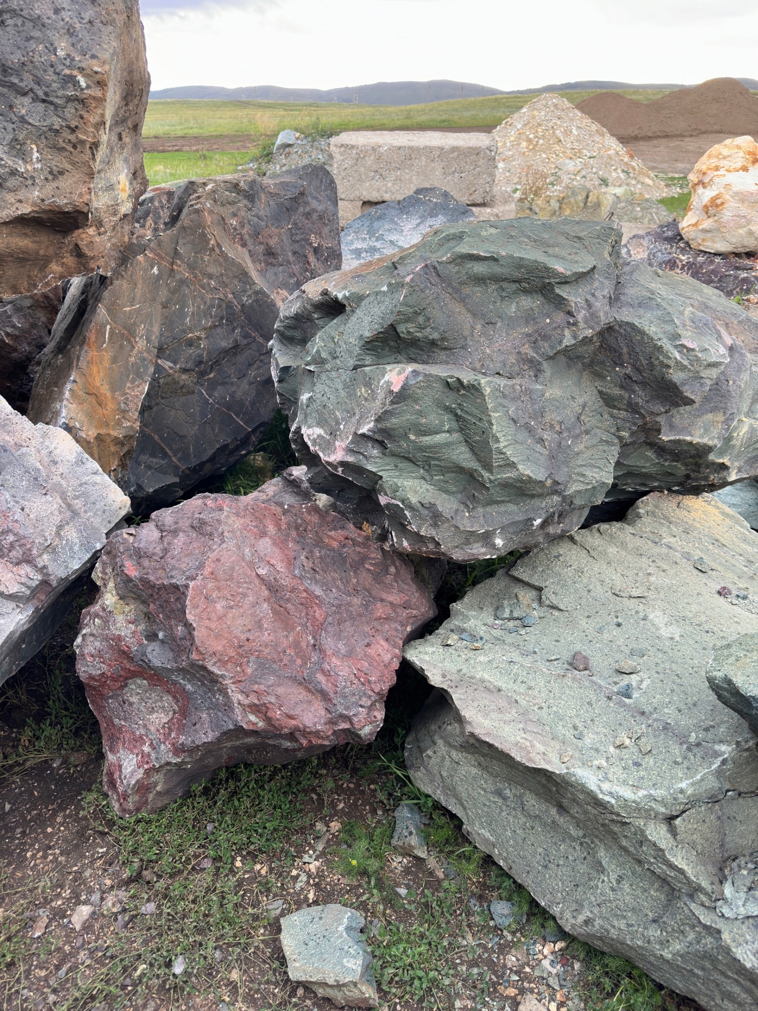 Камни для ландшафтного дизайна зелёные 10-60 килограмм купить в Карталах