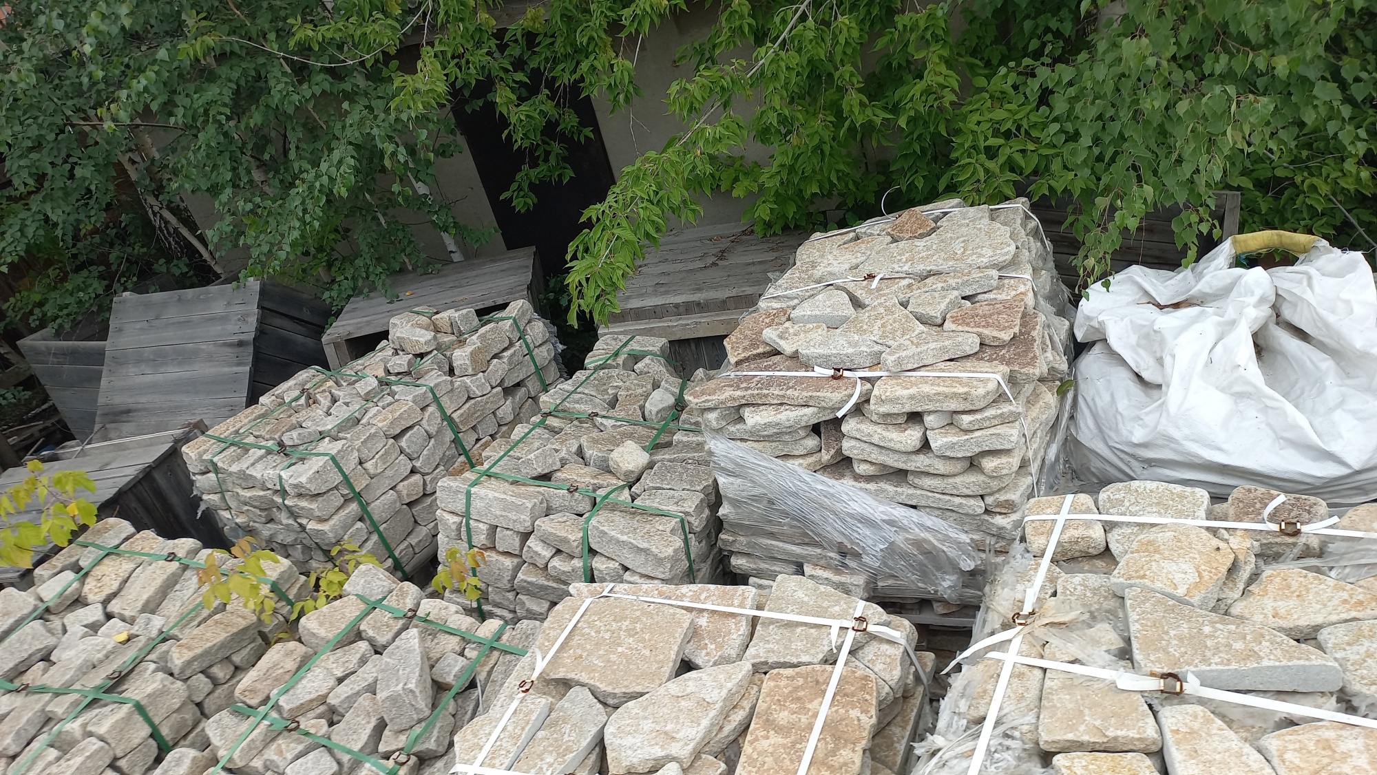 Плитняк гранитный галтованный купить в Карталах