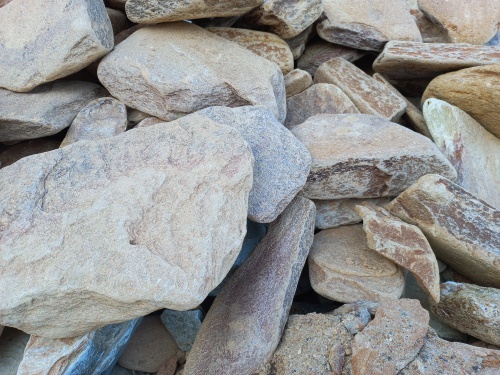 Златолит жёлтый, жёлто-зелёный глыбки и валуны для ланшафтного дизайна купить в Карталах