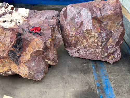 Ландшафтные глыбы красно-фиолетовые 200-1000 килограмм купить в Карталах