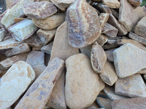 Златолит жёлтый, жёлто-зелёный глыбки и валуны для ланшафтного дизайна купить в Карталах