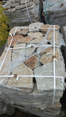 Плитняк галтованный гранитный для ландшафтного дизайна купить в Карталах