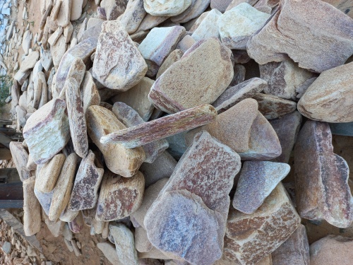 Златолит жёлтый, жёлто-зелёный глыбки и валуны для ланшафтного дизайна купить в Карталах