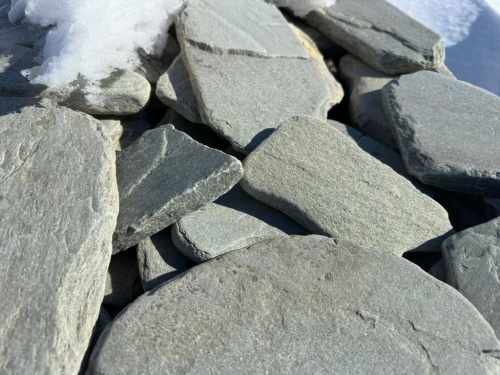 Плитняк златолит зелёный галтованный для цоколя купить в Карталах