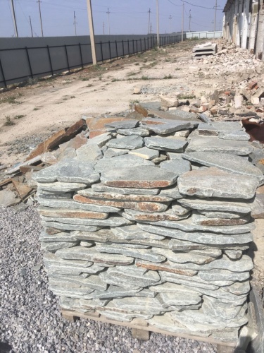 Златолит серебристый галтованный для лестниц купить в Карталах