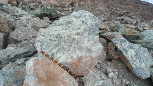 Купить змеевик ландшафтные валуны